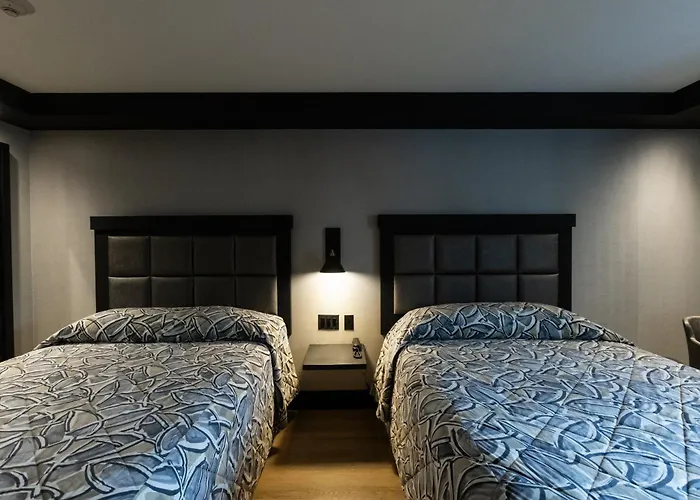 Le Chablis CadillacHotel Montreal